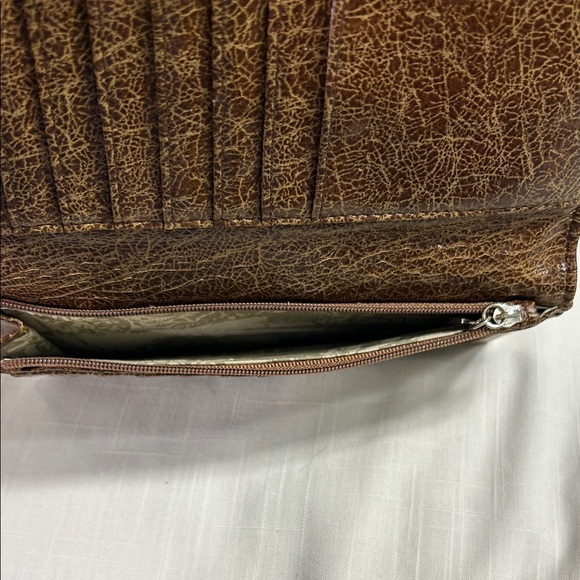 Guess Tri-Tone Wallet - Picture 6 of 8